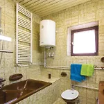 1 Bedroom Amazing In Apartman Fiume